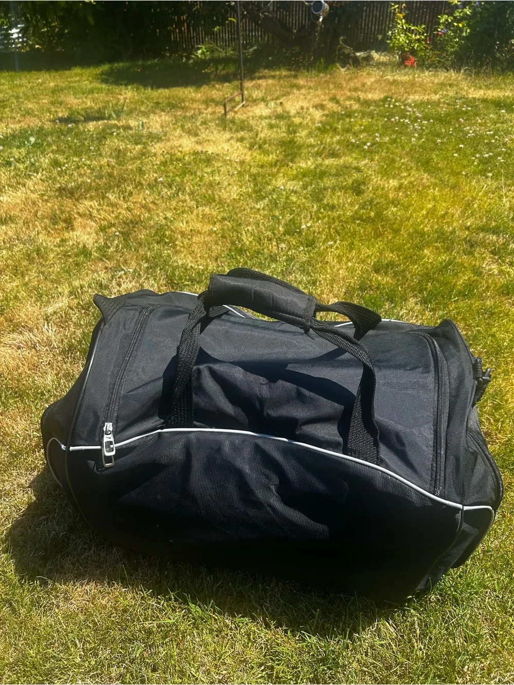 Nike Black Duffle Bag Men's Gym Travel Bag Size 23”x13”x10”